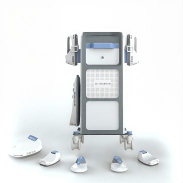 Air Essence™ EMSlim PRO stymulator mięśni HIEMT z falami radiowymi RF do body sculpting, widok z przodu urządzenia z czterema aplikatorami bocznymi oraz zestawem wymiennych głowic zabiegowych przeznaczonych do modelowania i wzmacniania różnych partii ciała.