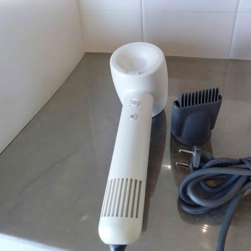 Inteligentna suszarka do włosów z jonizacją Air Essence™ MistralBlast iQ Ionic White photo review