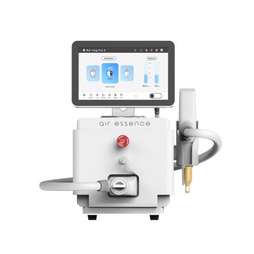 Air Essence™ Fluxion F2 to białe laserowe urządzenie kosmetyczne pikolaser z ekranem dotykowym, pokrętłem sterującym i głowicą na grubym kablu, używane do usuwania tatuaży. Wyświetlacz pokazuje ustawienia i ikony procedur. Wbudowane chłodzenie zapewnia komfortowe zabiegi.