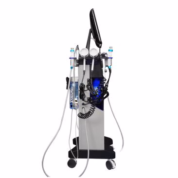 Air Essence™ Hydra Facial Therapy to profesjonalne urządzenie do hydradermabrazji na kółkach, wyposażone w wiele rurek, dysz, pokręteł sterujących, ekran dotykowy i różne przystawki do zaawansowanych zabiegów pielęgnacyjnych.