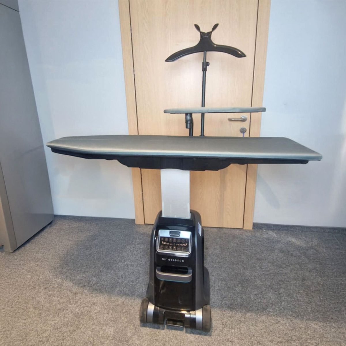 Air Essence™ LuminaSteam Elysium Max 150 g/min- system do prasowania 2w1, parownica do ubrań, uniwersalne żelazko parowe, czarny, ze zwrotu - obrazek 4