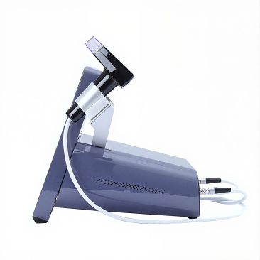 Air Essence™ Ventys V6 urządzenie do mezoterapii mikroigłowej RF w widoku bocznym. Kompaktowa konstrukcja z regulowanym ekranem dotykowym oraz głowicą zabiegową do precyzyjnej radiofrekwencji mikroigłowej. Profesjonalny sprzęt do liftingu, zagęszczania i regeneracji skóry w gabinecie kosmetologicznym.
