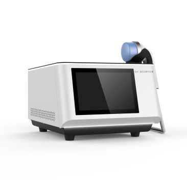 Air Essence Vortex V17 profesjonalne urządzenie do terapii falą uderzeniową stosowane w gabinetach fizjoterapii i rehabilitacji, z dużym ekranem dotykowym oraz głowicą zabiegową, widok pod kątem na jasnym tle