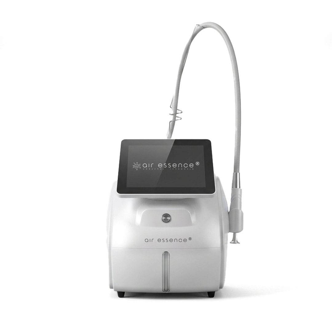 Kompaktowy laser tulowy Aeria Dermaluxe 1 w białej obudowie z dotykowym panelem sterowania i elastycznym ramieniem zabiegowym do zabiegów frakcyjnych skóry.