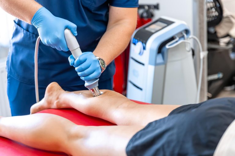 Jak działa terapia TECAR w rehabilitacji sportowej